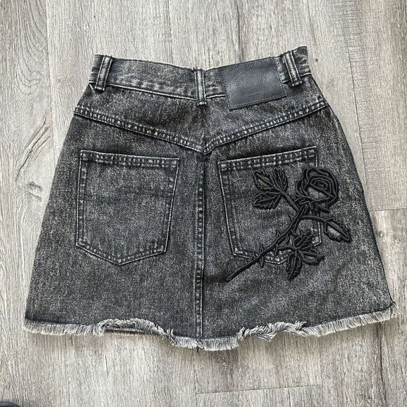 Marc Jacobs Embroidered Denim Skirt Size: XS - Picture 8 of 11